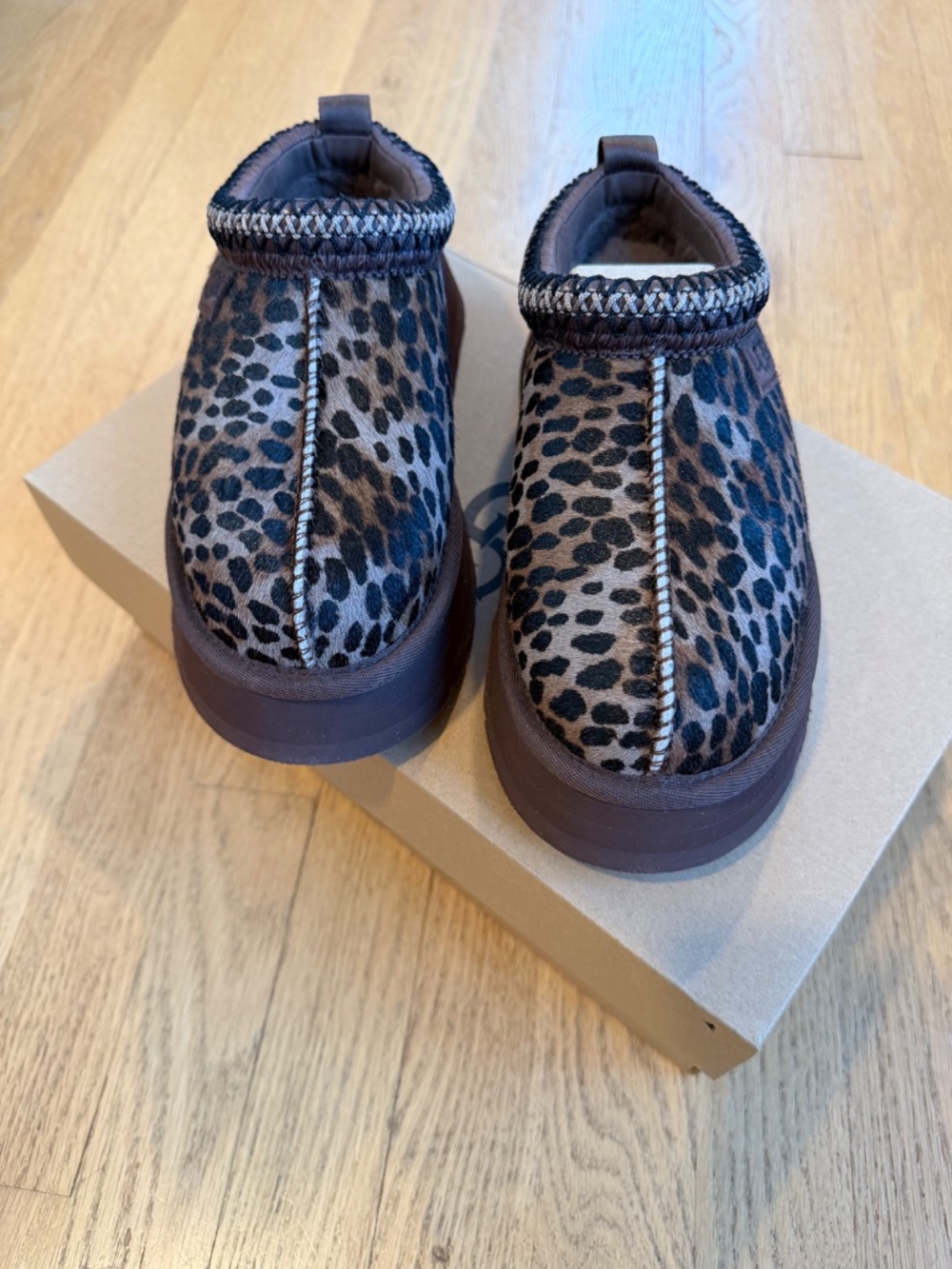 NIB Women’s UGG Tazz Caspian Burnt Cedar Size 5 Platform Mules Slippers - Picture 2 of 7